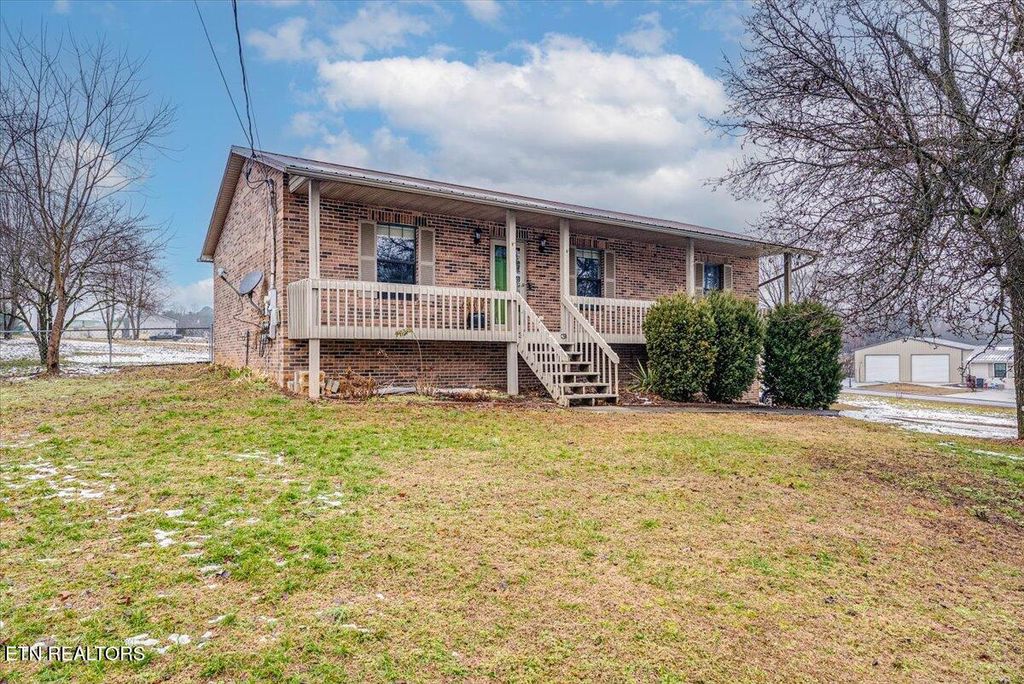 Photo of 1605 Rolling Hills Drive, Dandridge, TN 37725 (MLS # 1327855)