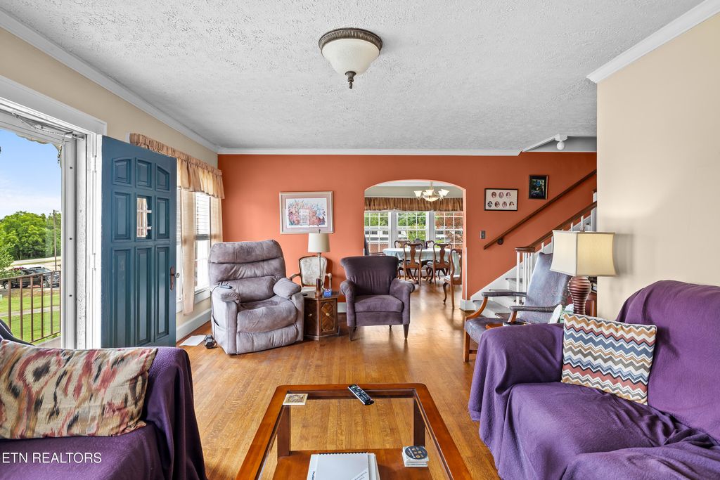 Photo of 828 W Lamar Alexander Pkwy, Maryville, TN 37801 (MLS # 1346028)