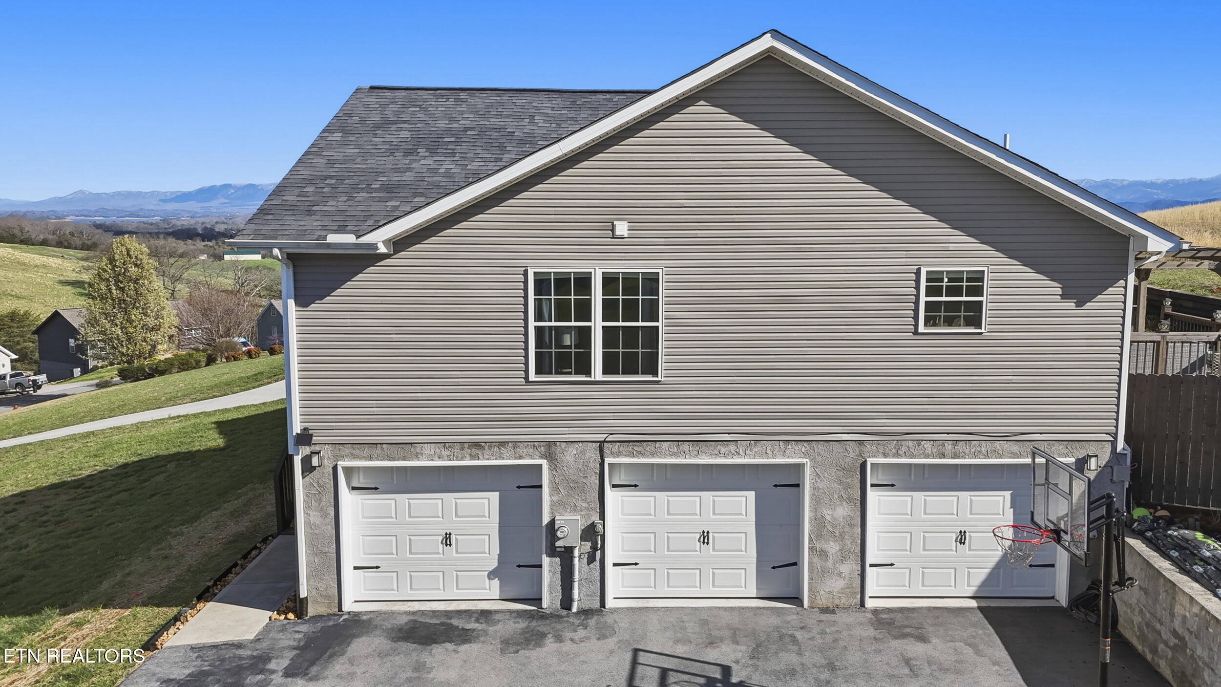 2731 Lucille Ave