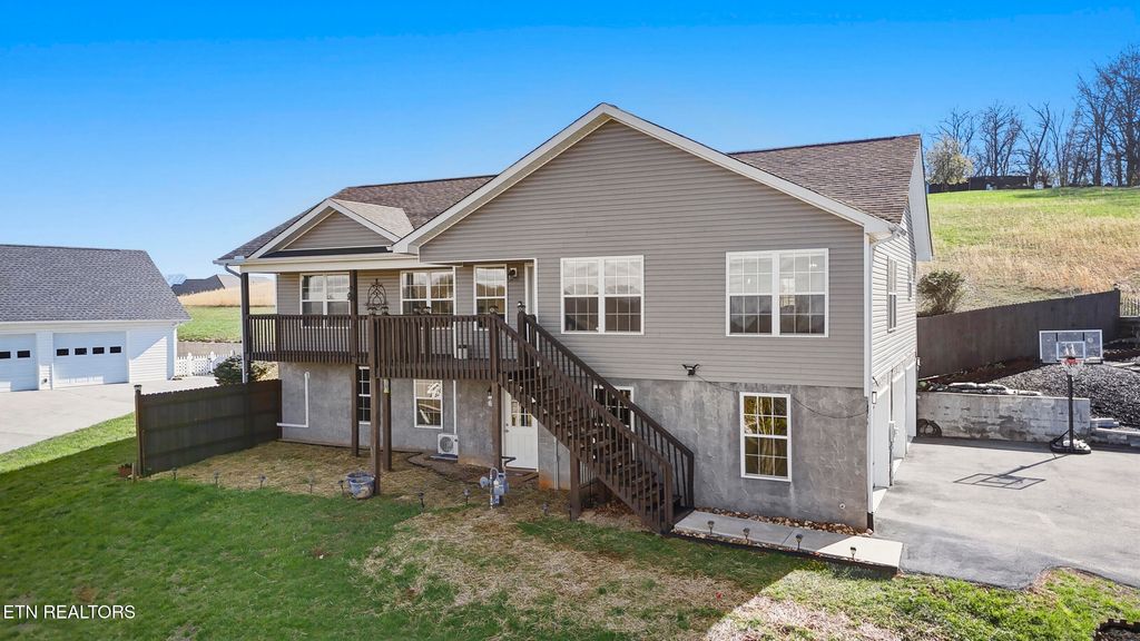 Photo of 2731 Lucille Ave, Kodak, TN 37764 (MLS # 1333184)