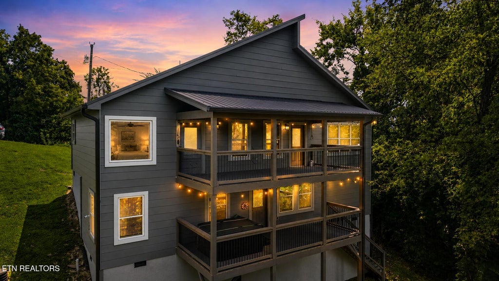 Photo of 353 Oak Lake Drive, Sevierville, TN 37876 (MLS # 1353191)