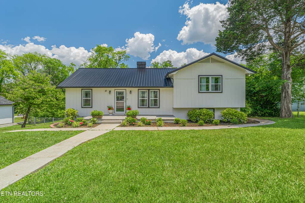 Photo of 1802 Charles Drive, Knoxville, TN 37918 (MLS # 1343547)