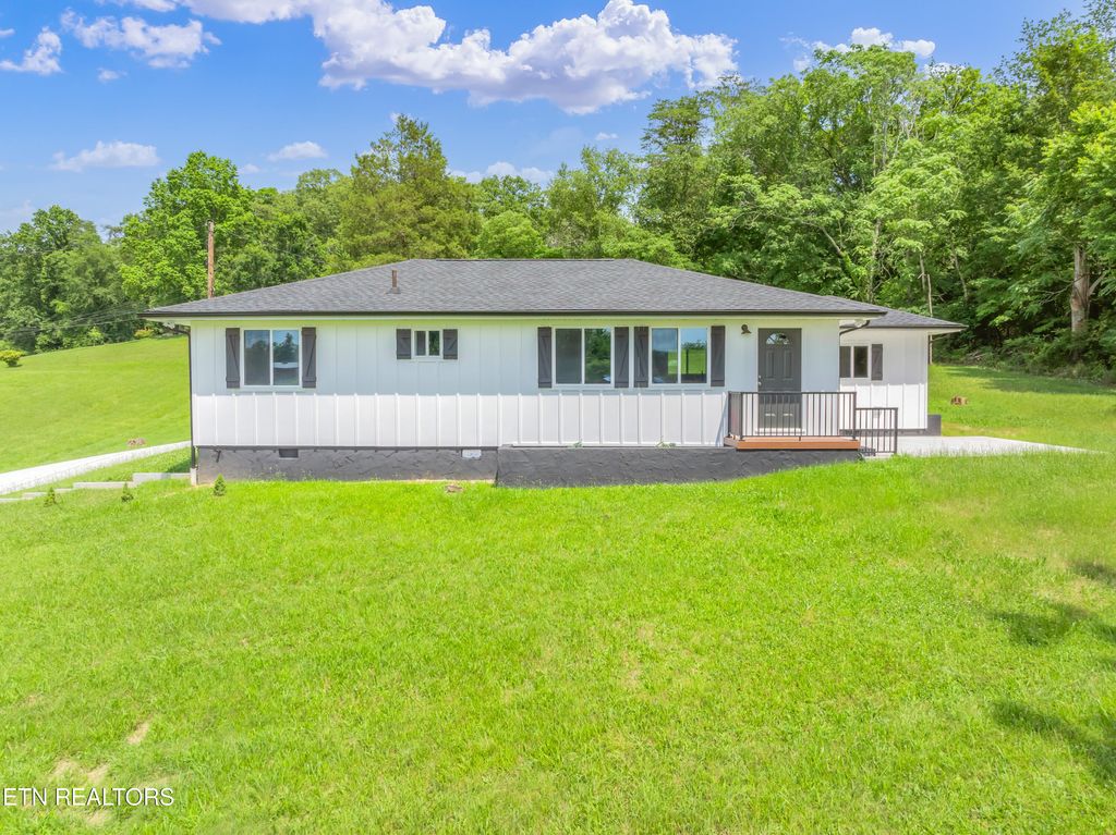 Photo of 1218 S Kentucky St, Kingston, TN 37763 (MLS # 1304335)