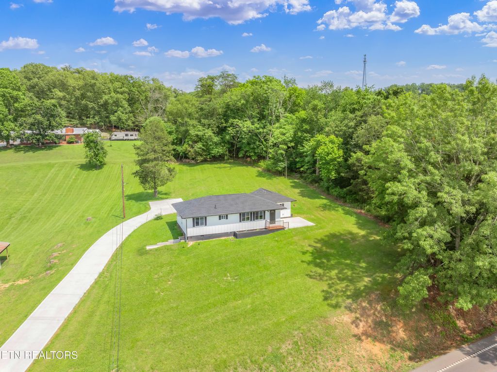 Photo of 1218 S Kentucky St, Kingston, TN 37763 (MLS # 1304335)