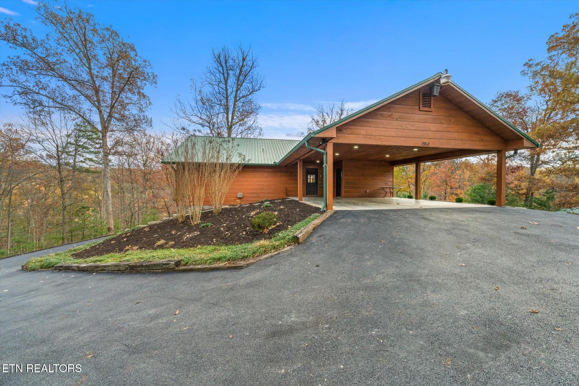 3760 Ivy Way