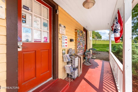 Tiny photo for 527 River Place Way, Unit 334 WAY, Sevierville, TN 37862 (MLS # 1360079)
