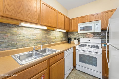 Tiny photo for 527 River Place Way, Unit 334 WAY, Sevierville, TN 37862 (MLS # 1360079)