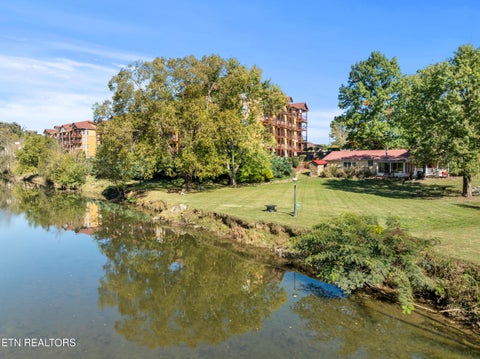 Tiny photo for 527 River Place Way, Unit 334 WAY, Sevierville, TN 37862 (MLS # 1360079)