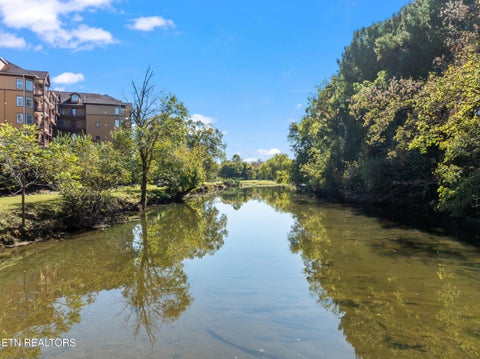 Tiny photo for 527 River Place Way, Unit 334 WAY, Sevierville, TN 37862 (MLS # 1360079)