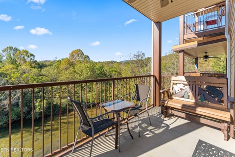 Tiny photo for 527 River Place Way, Unit 334 WAY, Sevierville, TN 37862 (MLS # 1360079)