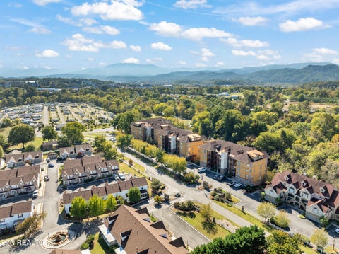 Tiny photo for 527 River Place Way, Unit 334 WAY, Sevierville, TN 37862 (MLS # 1360079)