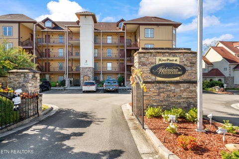 Tiny photo for 527 River Place Way, Unit 334 WAY, Sevierville, TN 37862 (MLS # 1360079)
