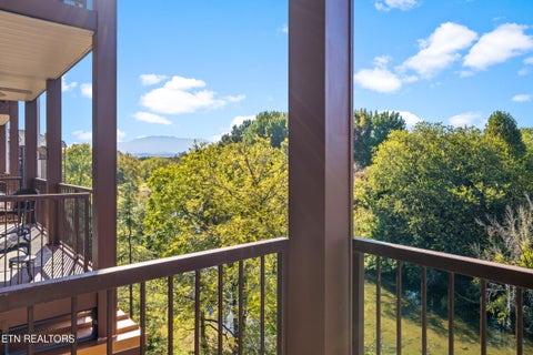 Tiny photo for 527 River Place Way, Unit 334 WAY, Sevierville, TN 37862 (MLS # 1360079)
