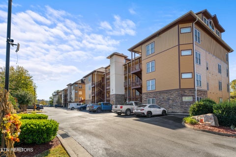 Tiny photo for 527 River Place Way, Unit 334 WAY, Sevierville, TN 37862 (MLS # 1360079)