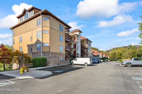 Tiny photo for 527 River Place Way, Unit 334 WAY, Sevierville, TN 37862 (MLS # 1360079)