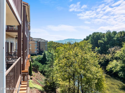 Tiny photo for 527 River Place Way, Unit 334 WAY, Sevierville, TN 37862 (MLS # 1360079)