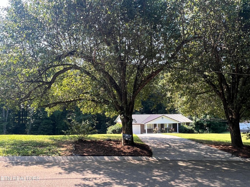 Photo of 3839 Dovefield Court, Louisville, TN 37777 (MLS # 1272684)