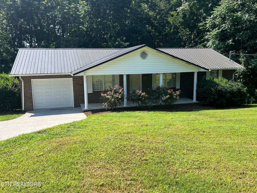 Photo of 3839 Dovefield Court, Louisville, TN 37777 (MLS # 1272684)