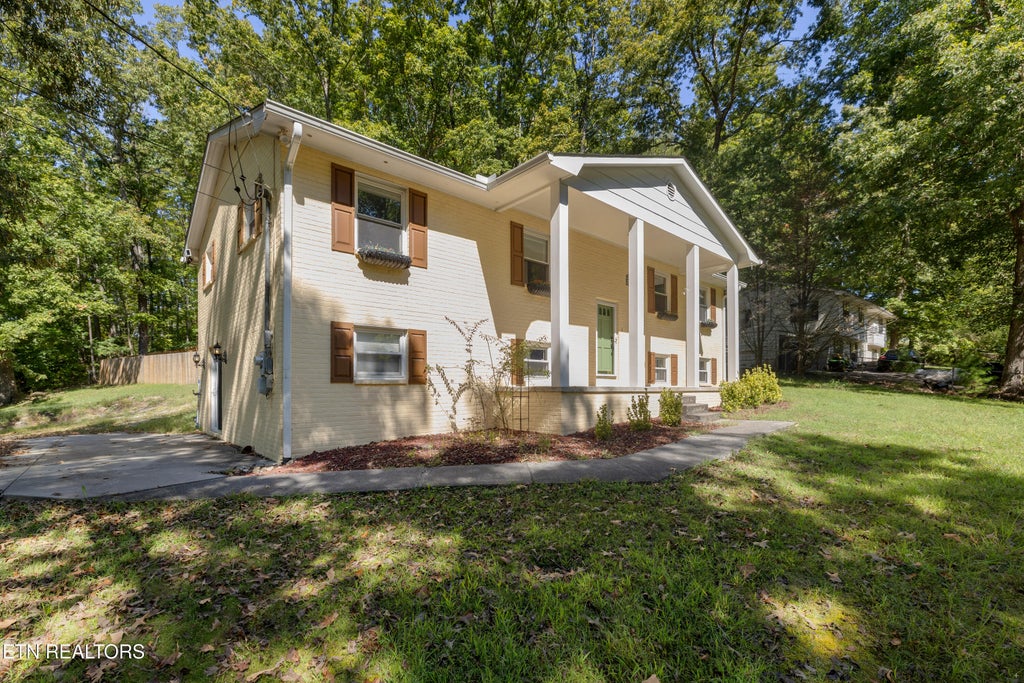 Photo of 209 Highland Drive, Harriman, TN 37748 (MLS # 1358187)