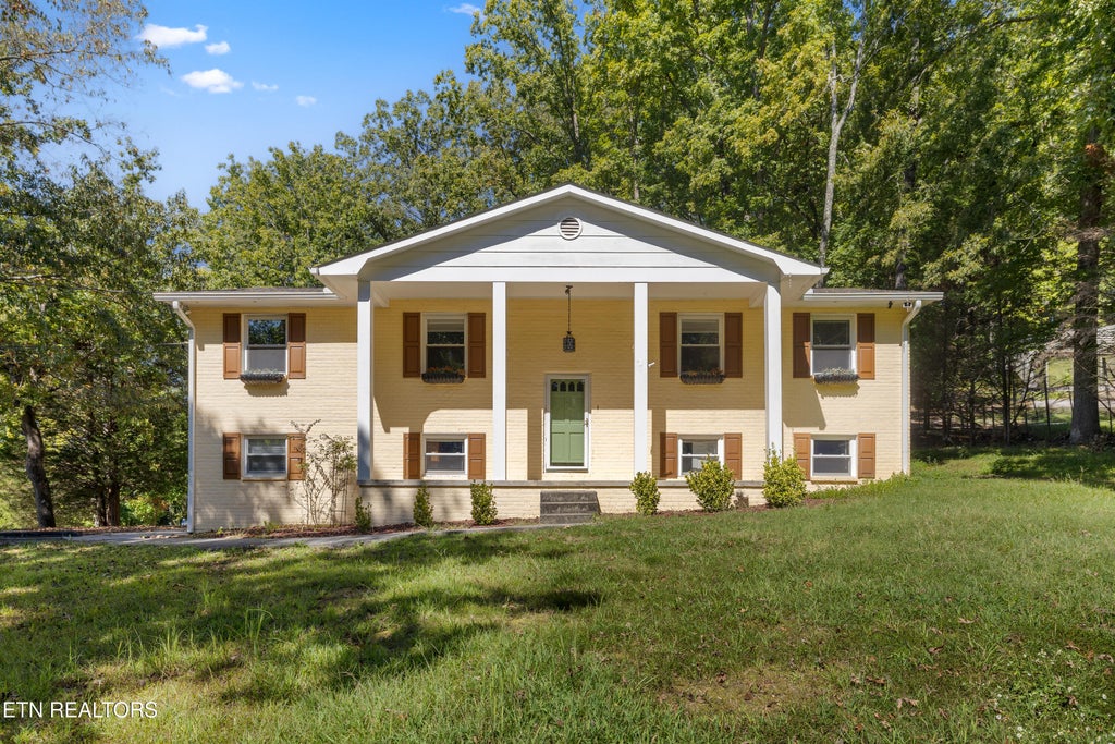 Photo of 209 Highland Drive, Harriman, TN 37748 (MLS # 1358187)