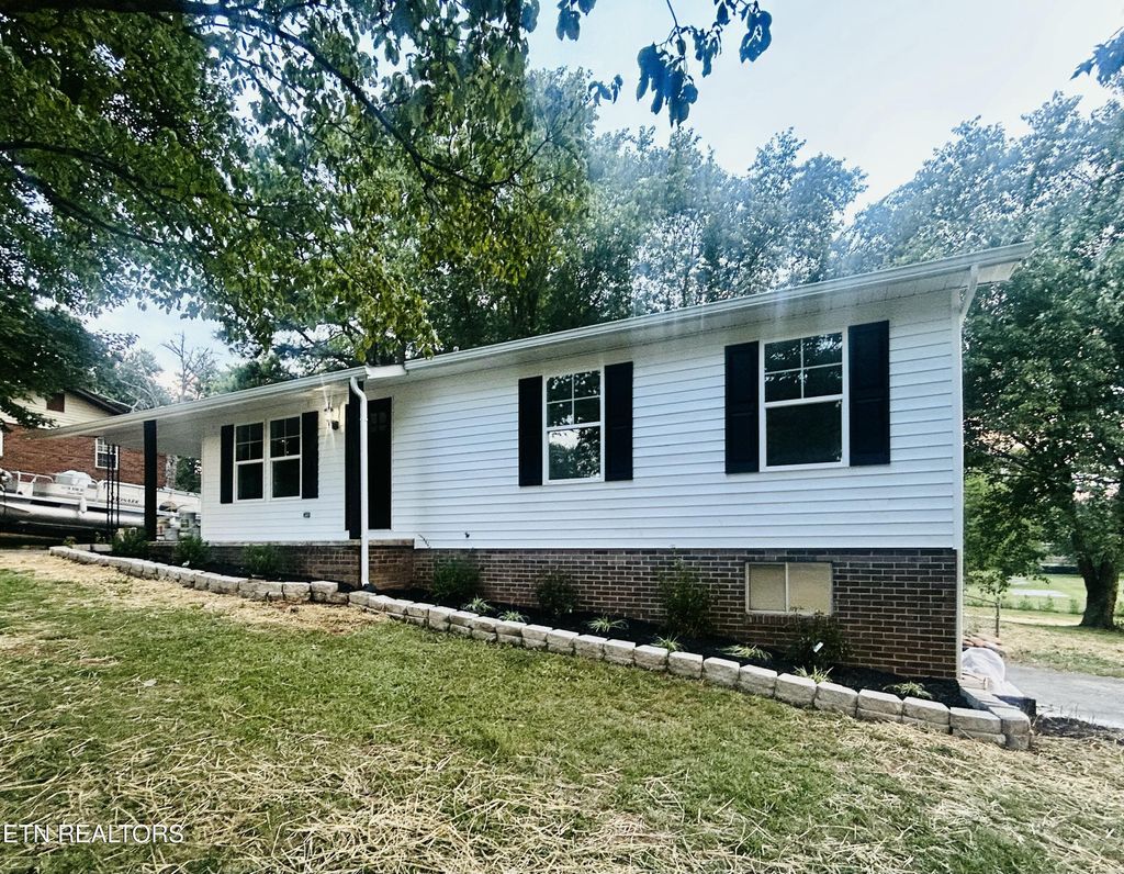 Photo of 4089 Glenmore Drive, Rockford, TN 37853 (MLS # 1313093)