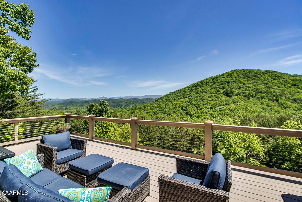 Photo of 109 Starrview Lane, Tellico Plains, TN 37385 (MLS # 1226253)