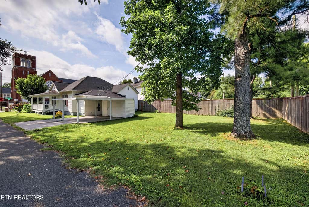Photo of 333 E Burwell Ave, Knoxville, TN 37917 (MLS # 1352959)