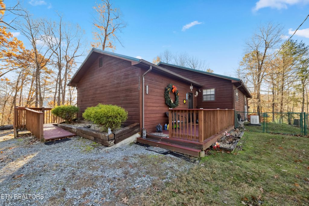 Photo of 3750 Ivy Way, Sevierville, TN 37876 (MLS # 1285029)