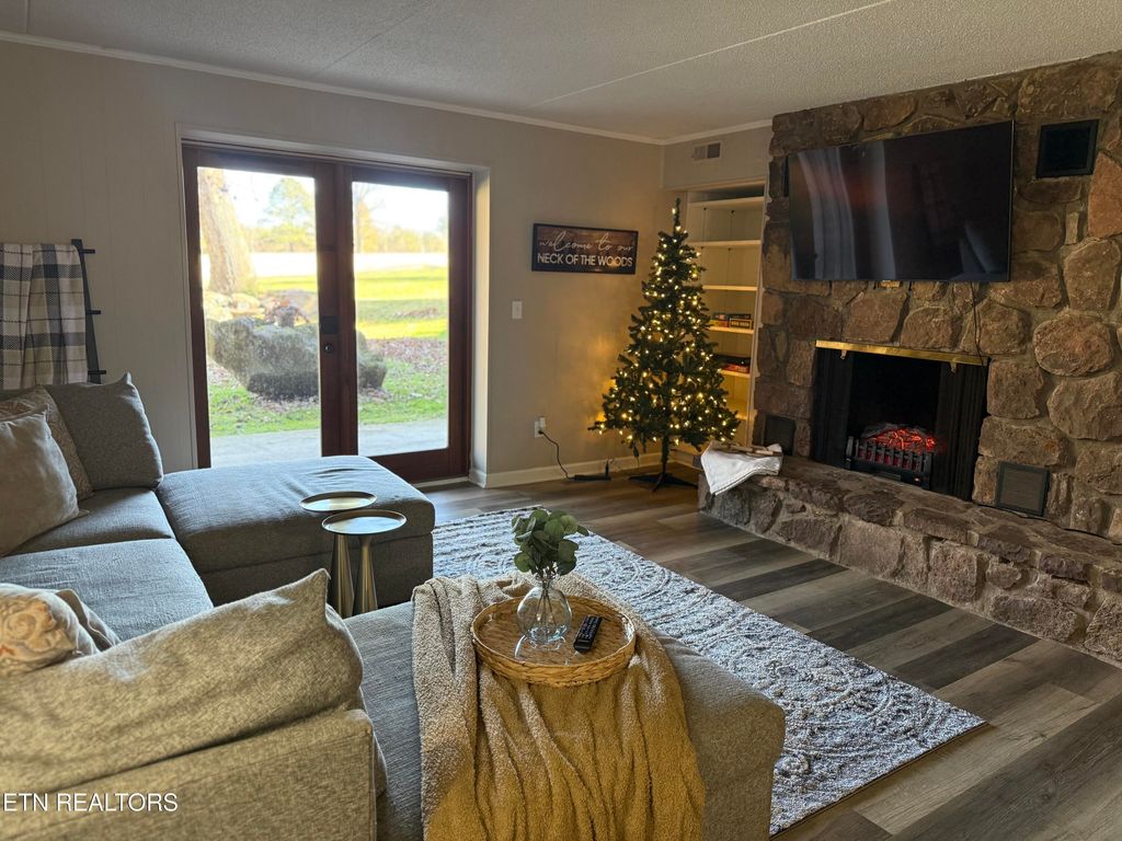 Photo of 3815 East Pkwy #APT 13, Gatlinburg, TN 37738 (MLS # 1324687)