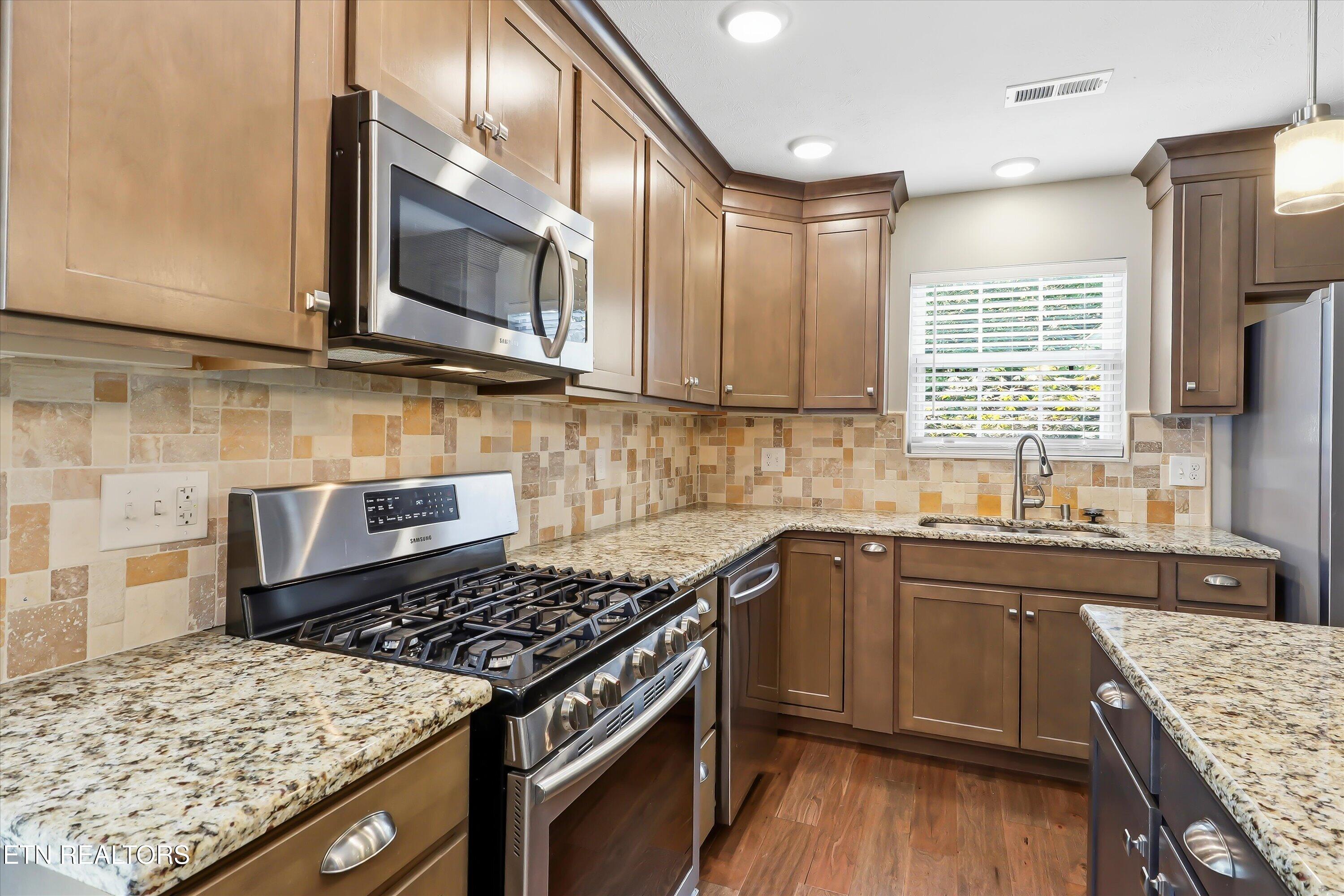 2376 Conners Creek Circle