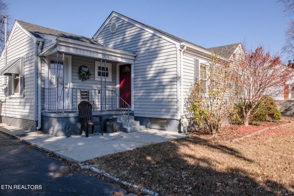 Photo of 1305 Grant St, Alcoa, TN 37701 (MLS # 1246907)