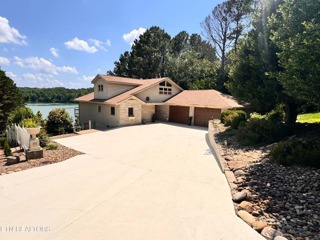 Photo of 332 Southshore Drive, Greenback, TN 37742 (MLS # 1343296)