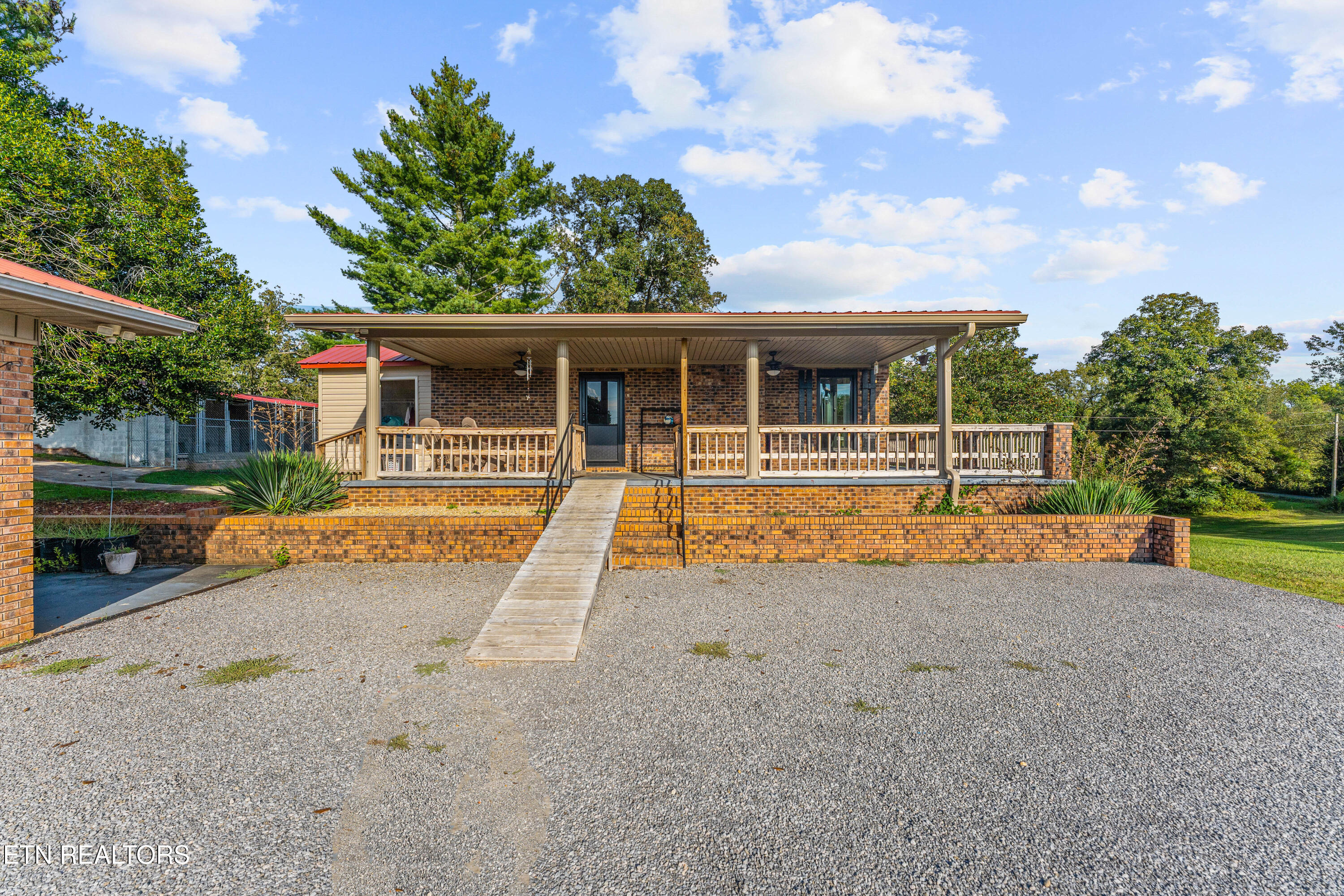 664 Oxford Rd
