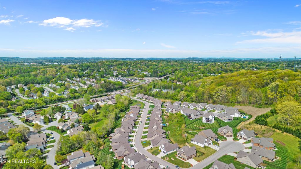 Photo of 1046 Westland Creek Blvd, Knoxville, TN 37923 (MLS # 1337001)