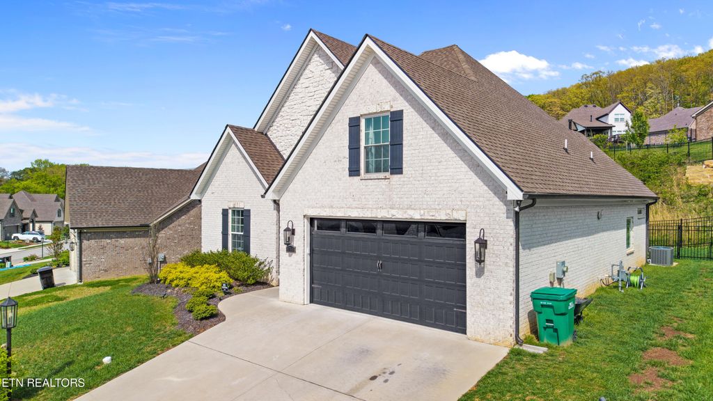 Photo of 1046 Westland Creek Blvd, Knoxville, TN 37923 (MLS # 1337001)