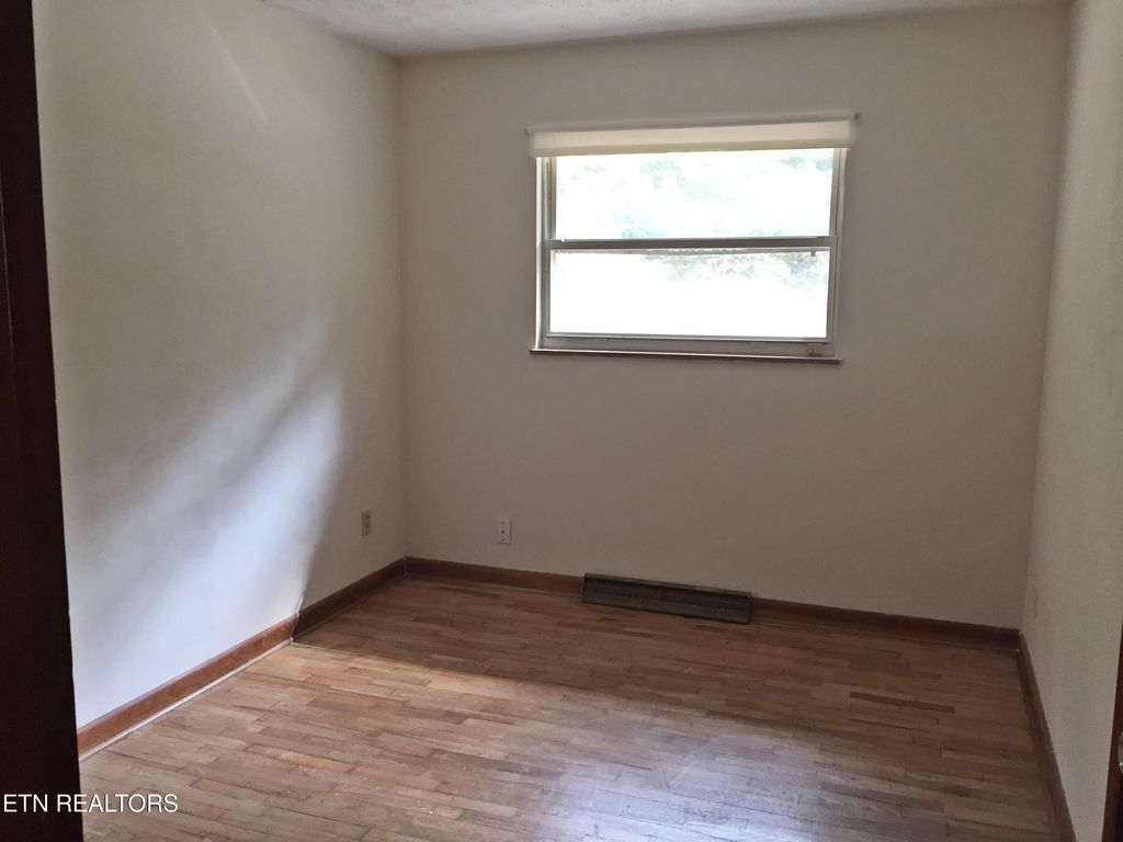 Photo of 1910 E Broadway Ave, Maryville, TN 37804 (MLS # 1336548)