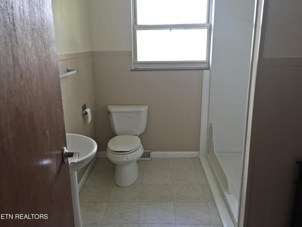 Photo of 1910 E Broadway Ave, Maryville, TN 37804 (MLS # 1336548)