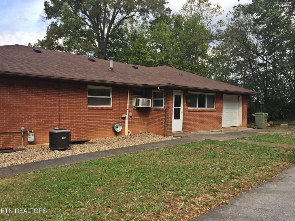 Photo of 1910 E Broadway Ave, Maryville, TN 37804 (MLS # 1336548)