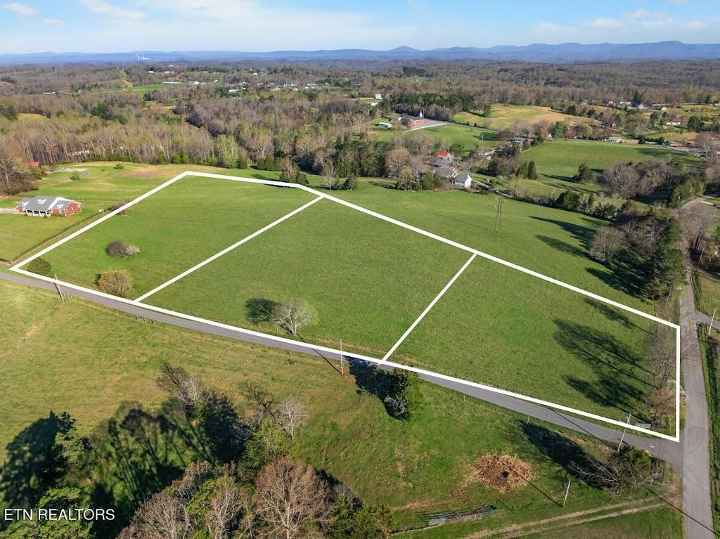 Photo of 3 Dunsmore Rd, Lenoir City, TN 37771 (MLS # 1334828)