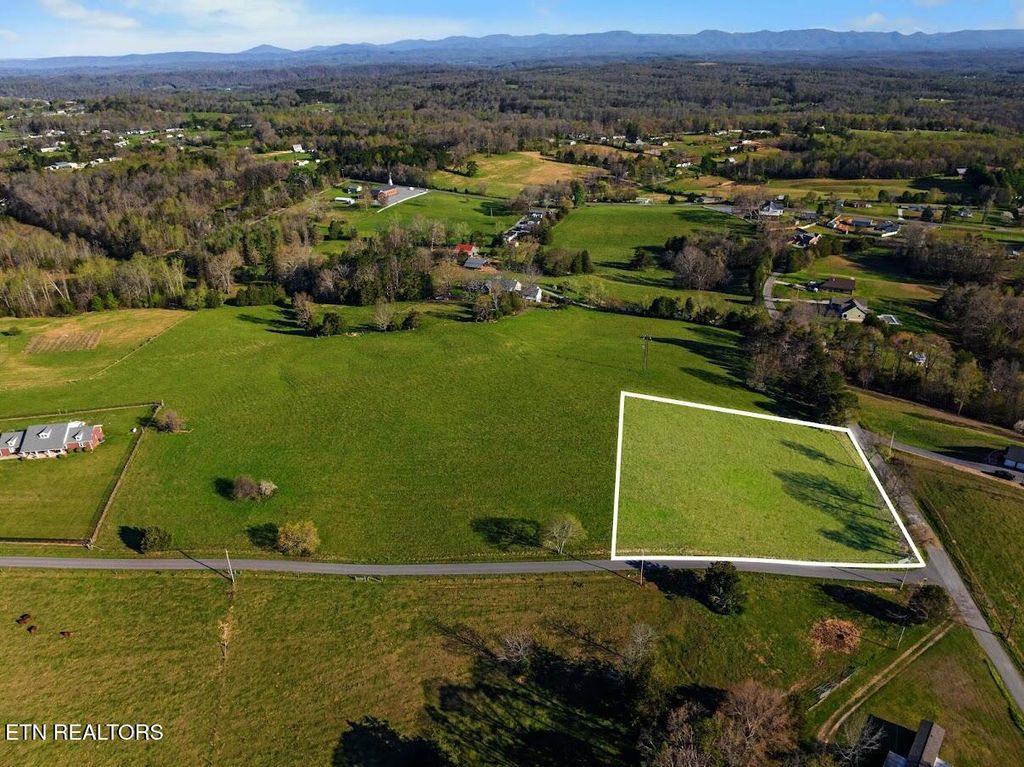 Photo of 3 Dunsmore Rd, Lenoir City, TN 37771 (MLS # 1334828)