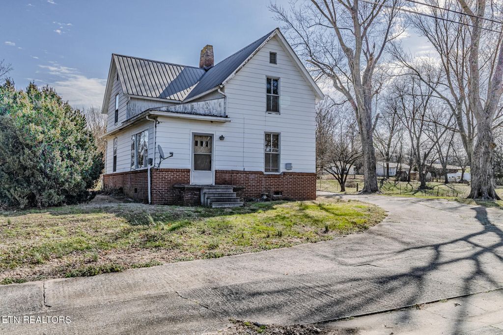 Photo of 1006 Sweetwater Vonore Road Rd, Sweetwater, TN 37874 (MLS # 1292265)