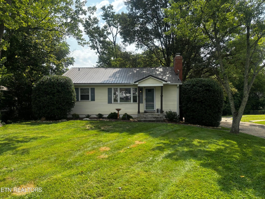 Photo of 4106 Woodlawn Pike, Knoxville, TN 37920 (MLS # 1354774)