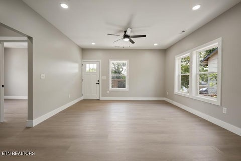 Tiny photo for 923 W Oak Hill Ave, Knoxville, TN 37921 (MLS # 1354640)