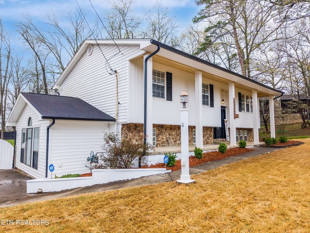 Photo of 10012 Bluegrass Rd, Knoxville, TN 37922 (MLS # 1332369)