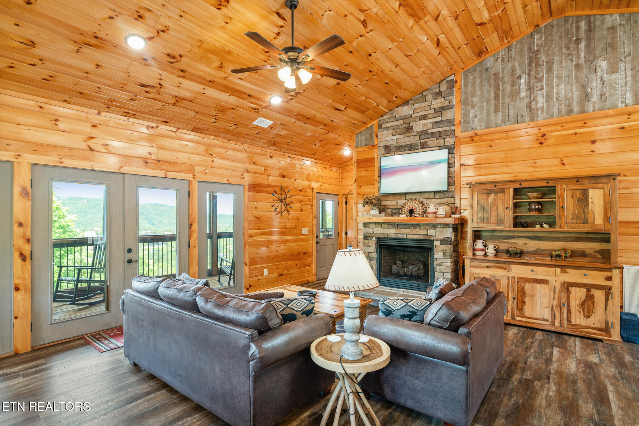 1072 Village Loop Rd