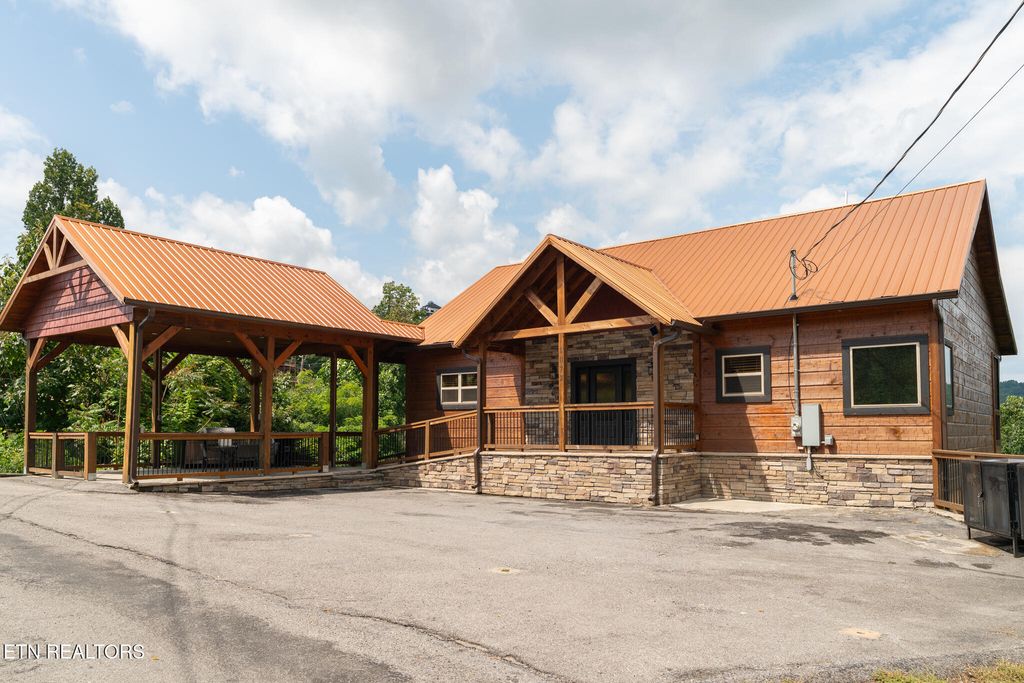 Photo of 1072 Village Loop Rd, Gatlinburg, TN 37738 (MLS # 1314804)