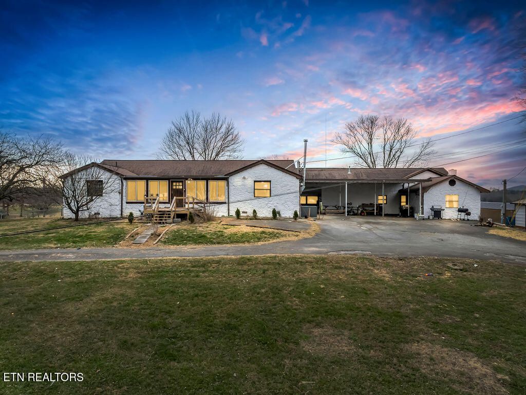 Photo of 10724 E Emory Rd, Luttrell, TN 37779 (MLS # 1325834)