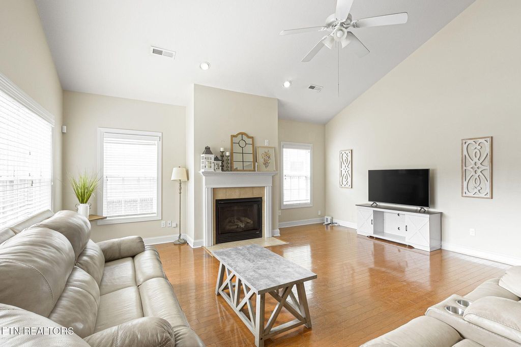 Photo of 117 Fallberry St, Oak Ridge, TN 37830 (MLS # 1328615)