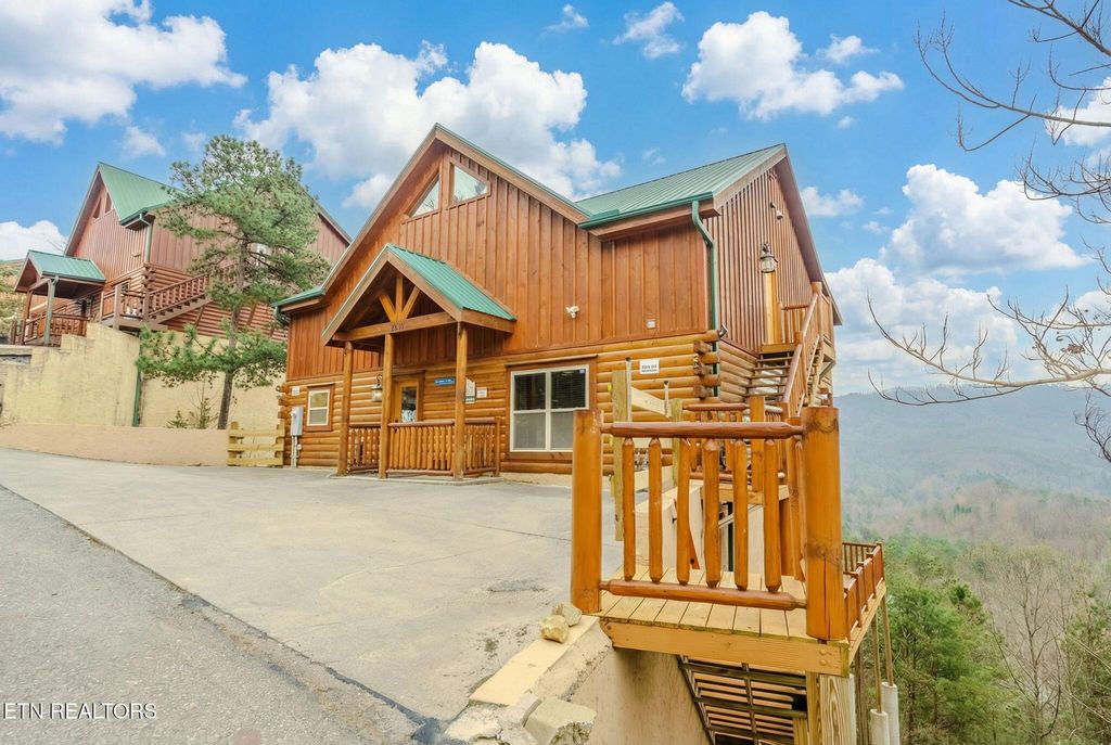 Photo of 4831 Highland Place Way, Pigeon Forge, TN 37863 (MLS # 1334635)