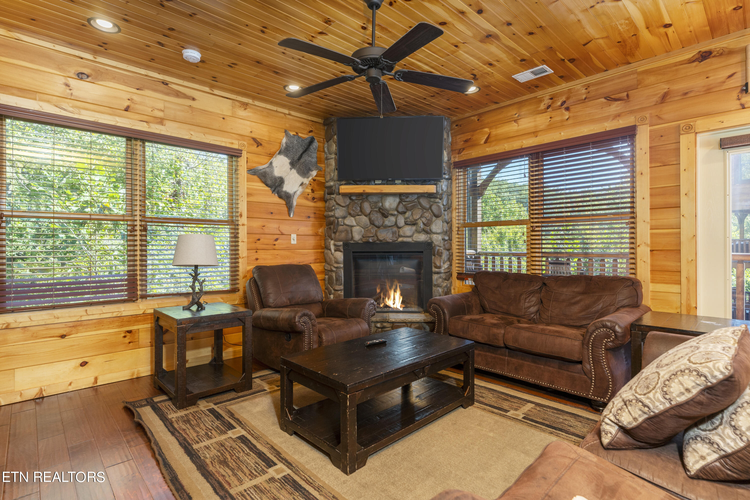 889 Great Smoky Way